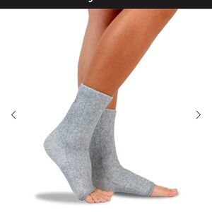 Premium Anti-Fatigue
Bamboo Foot sleeves ,Gray , black,Casual Open-Toe Size XL